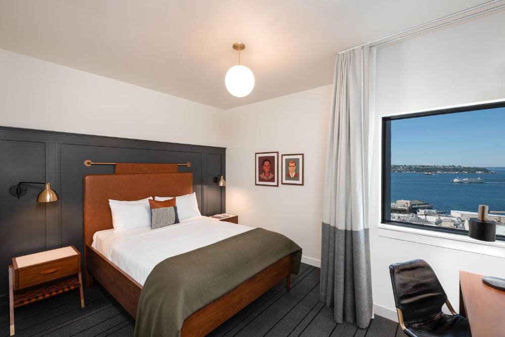 Queen Room with Sea View interior